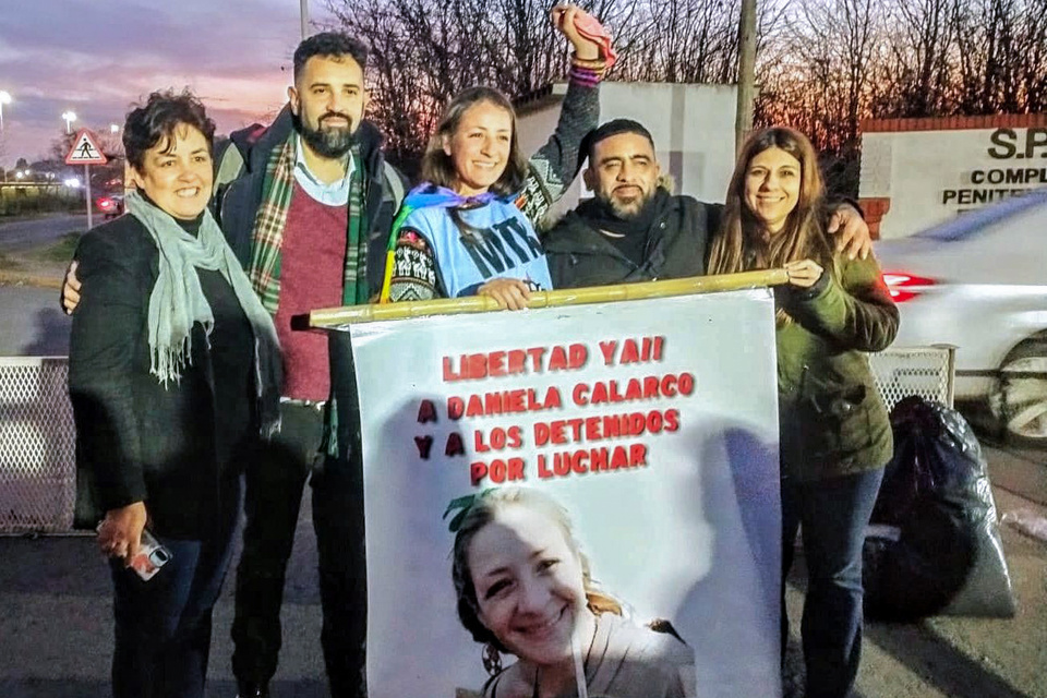 Daniela Calarco, una de las últimas detenidas por marchar contra la Ley Bases, recuperó su libertad thumbnail