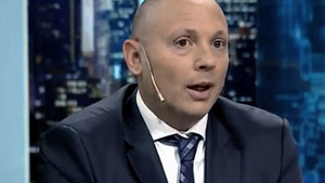 El falso abogado cuando era presentado como especialista en narcotráfico y seguridad.