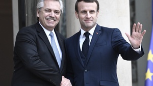 Alberto Fernández se reunió con Emmanuel Macron, quien le dijo que puede contar con su ayuda para encarar la renegociación de la deuda.