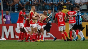 El último duelo de Libertadores entre ambos terminó con inicidentes dentro del campo de juego.
