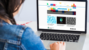 "Los que somos padres sabemos que es un enorme desafío organizarnos en casa", dijo Trotta.