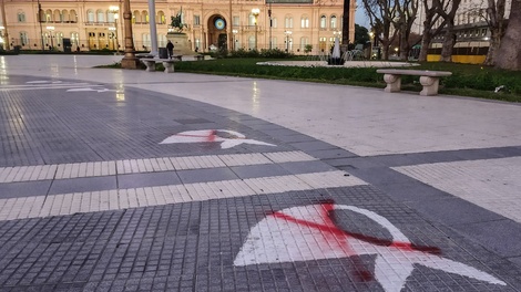 "Los pañuelos no se rinden", aseguran las Madres de Plaza de Mayo, Línea Fundadora. (Fuente: Adrián Pérez)
