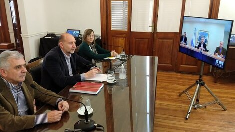 Omar Perotti, en teleconferencia con Alberto Fernández. Urgencias por encontrar una salida para Vicentin.