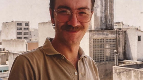 Carlos Jáuregui, el primer presidente de la Comunidad Homosexual Argentina, nació el 22 de septiembre de 1957. (Fuente: Infojus)