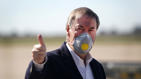 Mientras el gobernador guarda silencio, los contagios treparon a 600 este domingo. Alama por el Día de la Primavera. (Fuente: NA)