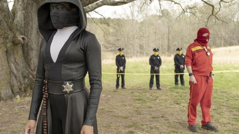 "Watchmen" presenta una realidad alternativa donde héroes y villanos intercambian roles.  