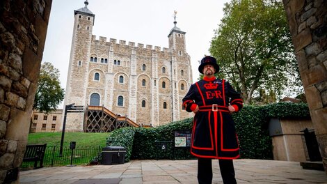Chris Skaife, el cuidador de los cuervos de la Torre de Londres. 