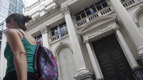 "El Banco Central continúa con una gestión activa en la administración del mercado cambiario", afirma Carlos Heller.