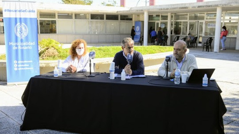 Desde unos de los centros locales de vacunación el intendente dio un informe de coyuntura. 
