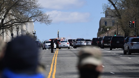 La policía corta la calle en Washington tras el episodio de este viernes.  (Fuente: AFP)