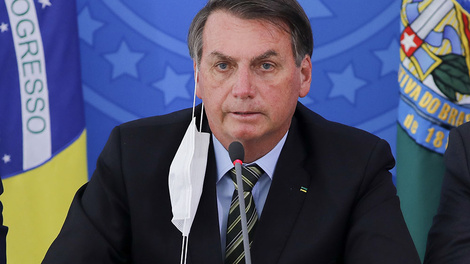 El mandatario también ratificó su postura de no decretar la cuarentena, pese al avance del coronavirus en Brasil.