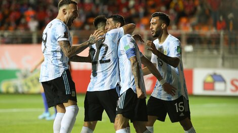 Lautaro grita el segundo con Di María, autor del primero  de Argentina ante Chile