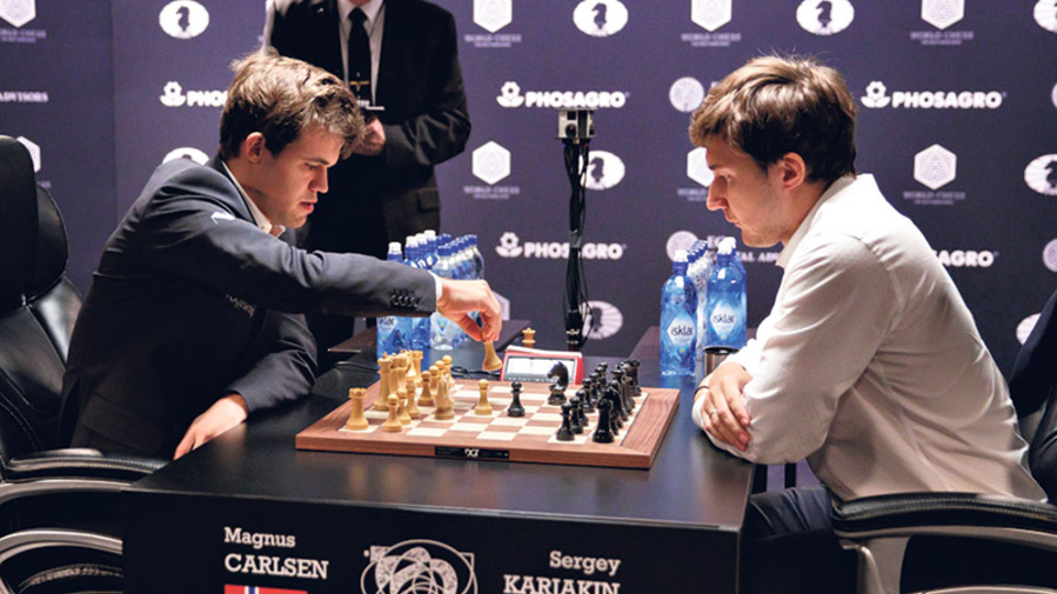 Carlsen, campeón, tras 20 días y 12 partidas parejas de ritmo clásico, con solo una victoria para cada uno.