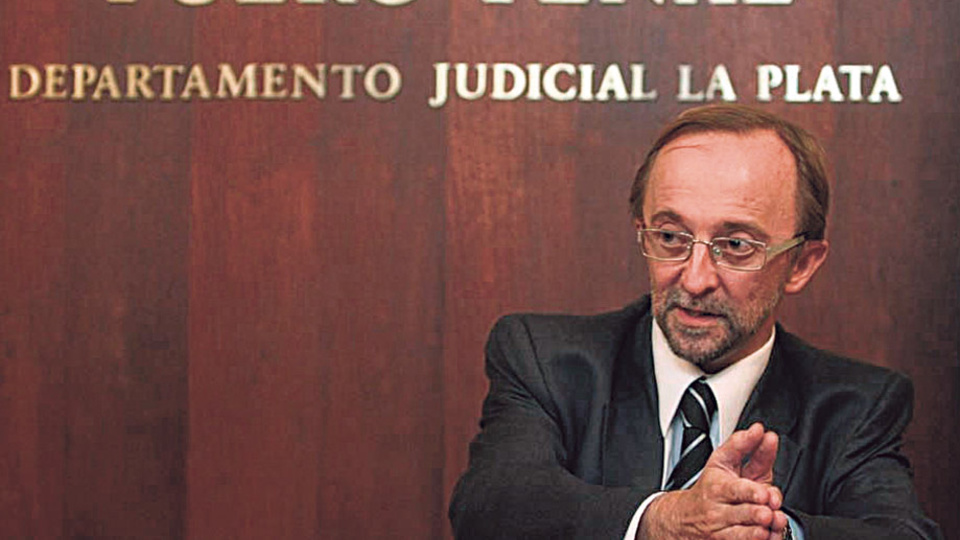Fernando Cartasegna se encuentra internado en una clínica psiquiátrica y suspendido en su cargo.
