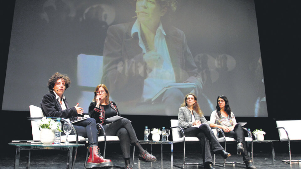 Marta Dillon, Silvia Lommi, Cintia Larregina y Mariela Labozzetta.