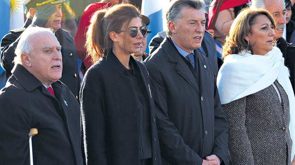 En contraste con los actos populares del anterior gobierno, en el acto de Macri hubo poca gente.