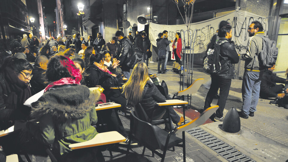 Los estudiantes tomaron la Universidad de las Madres en rechazo a la intervención que dispuso el Gobierno.