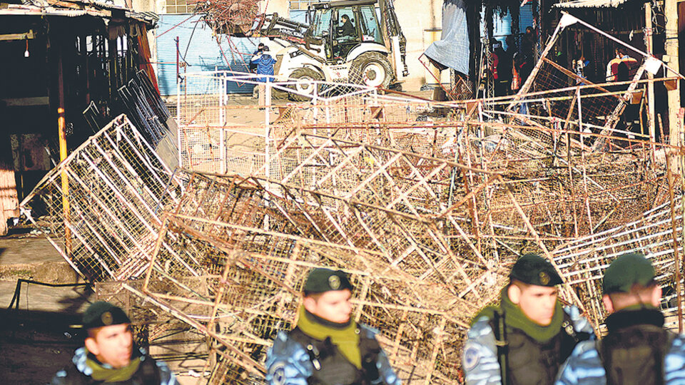 EL operativo también incluyó el desmantelamiento de puestos callejeros.
