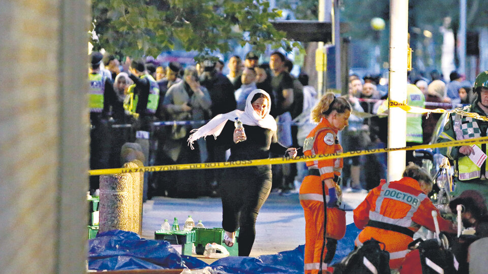 El fuego afectó todos los pisos: al menos 12 personas murieron y decenas resultaron heridas.