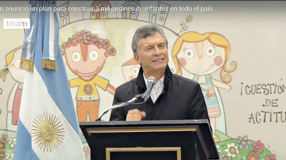 Imagen del video difundido por la agencia Télam el 11 de mayo de 2016 en el que Macri anuncia el plan para construir 3 mil jardines en cuatro años.