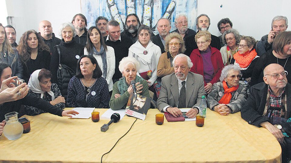 Abuelas y Madres Línea Fundadora, Familiares, el CELS y la APDH encabezaron la conferencia de prensa.