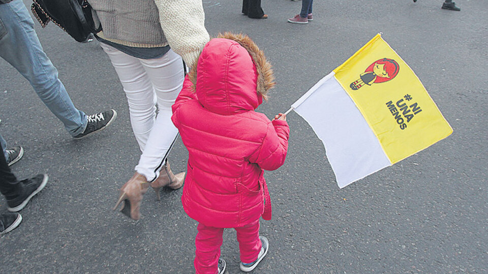 La ley reconoce que los chicos son víctimas colaterales del femicidio.