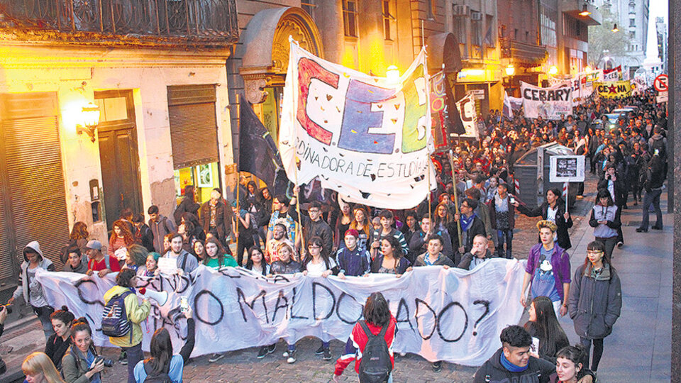 Los jóvenes también pidieron por Santiago Maldonado.