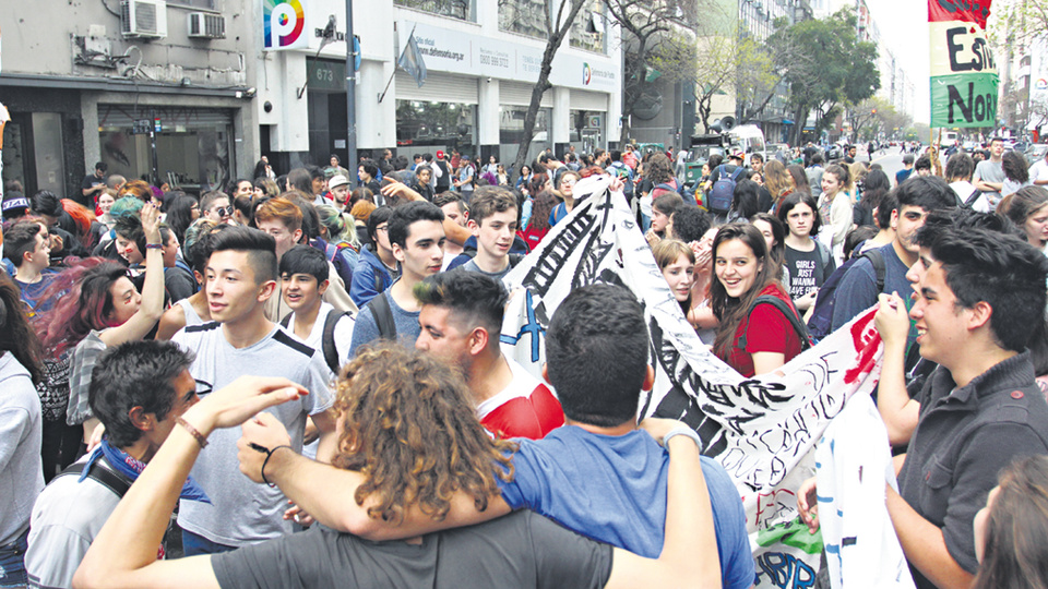 Los estudiantes continúan con las tomas y rechazan la reforma