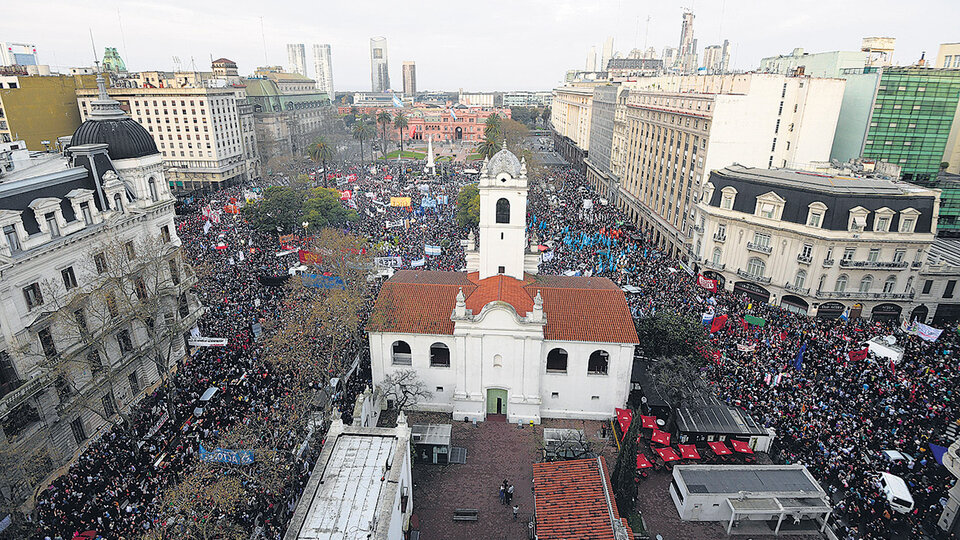 Toda la Plaza pidió por Santiago Maldonado. Los organizadores calcularon que participaron 250 mil personas.