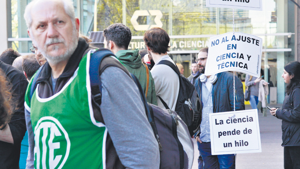 La protesta comenzó ayer al mediodía y seguirá al menos hasta la mañana de hoy.