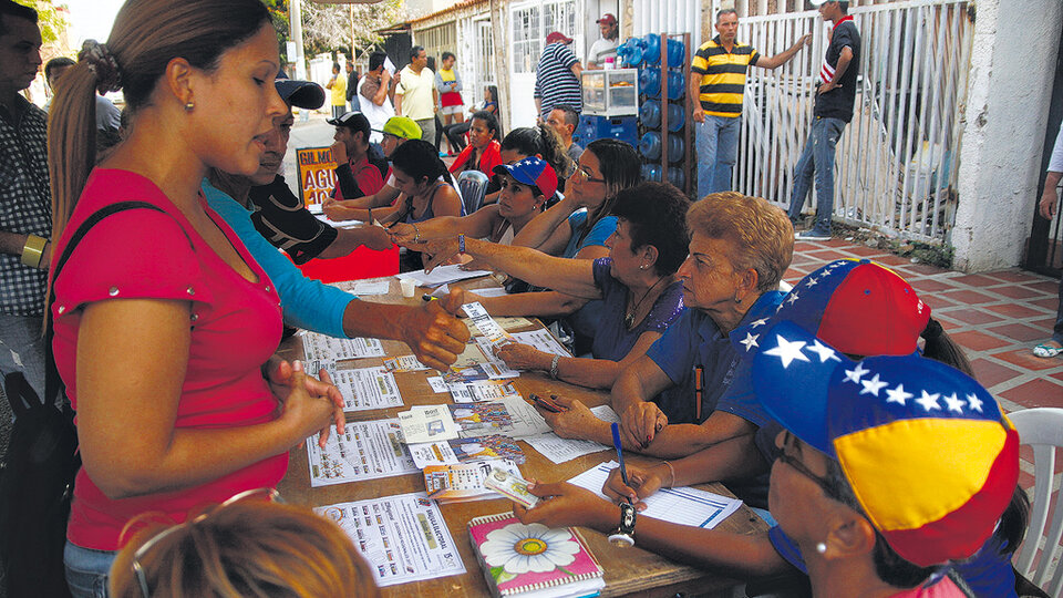 Los venezolanos votaron ayer a un ritmo fluido en muchos de los colegios electorales.