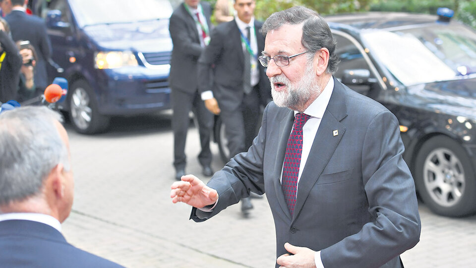 Rajoy resolvió seguir por la senda más dura, una posición respaldada por los socialistas.