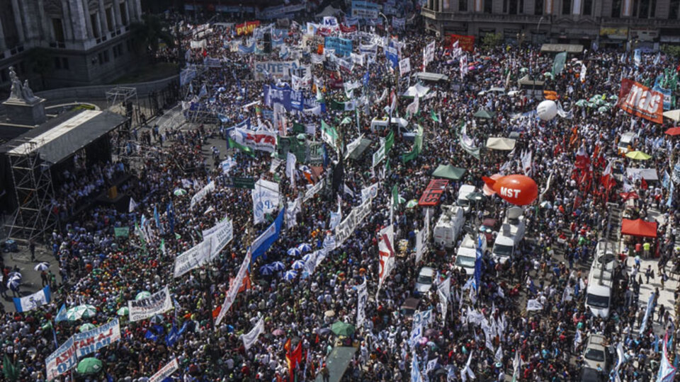 La reforma laboral sacó a los gremios a la calle para mostrar su rechazo.