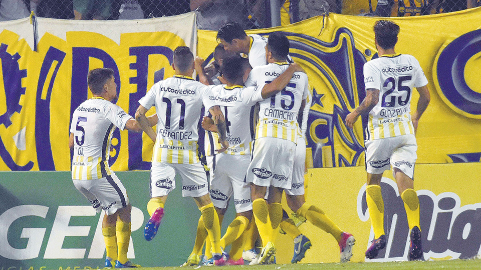 Ruben festeja el gol de Central, cuando apenas se jugaban tres minutos del encuentro.