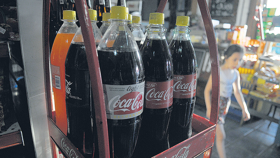 Coca-Cola quiere hacer el ajuste en su planta de Nueva Pompeya.