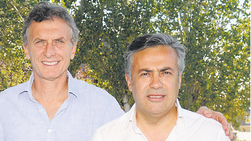 El presidente Mauricio Macri y el gobernador Alfredo Cornejo quedaron distanciados por el nuevo impuesto.