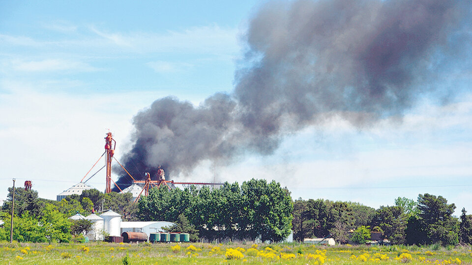 Los vecinos se reunieron el 5, al día siguiente del incendio.