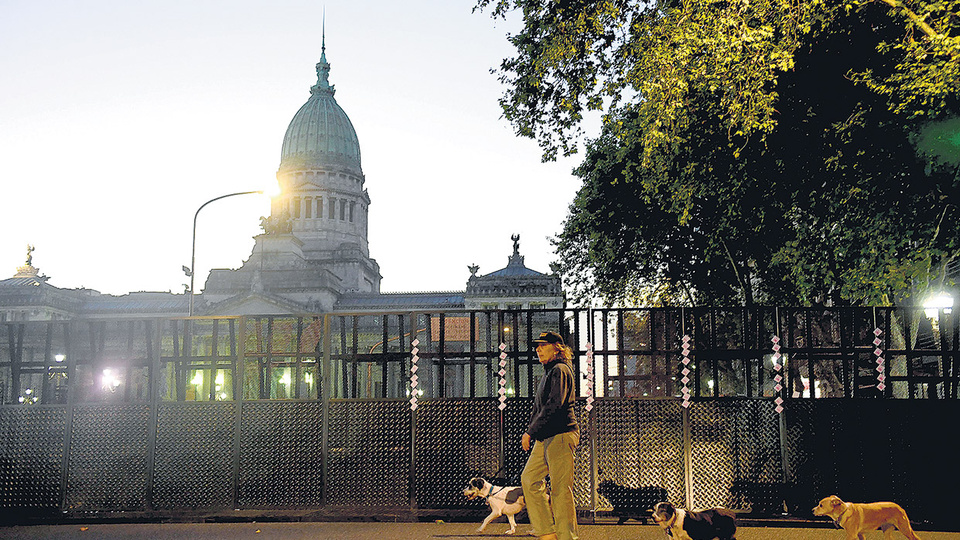 Ayer la Policía de la Ciudad ya había vallado el Congreso y sus alrededores.