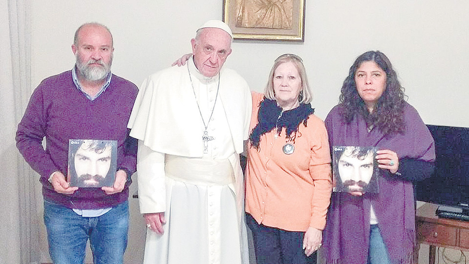 El Papa invitó a los Maldonado luego de que Santiago fuera hallado sin vida en el río Chubut.