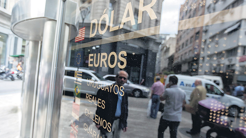 La cotización tocó los 18,14 pesos, pero la presión compradora disminuyó hacia el cierre.