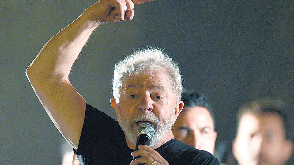 “Yo no tengo vergüenza de mi partido, de hacer política” dijo Lula en Vitoria.