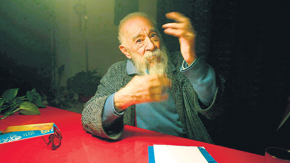 Un señor muy viejo con unas alas enormes Fernando