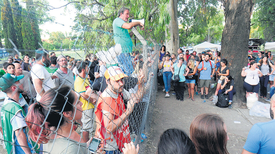 Los trabajadores siguieron con las asambleas y las protestas por los despidos sin causa.