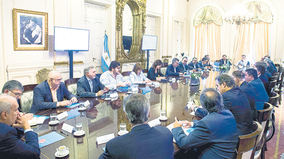 Jorge Triaca reiteró sus explicaciones sobre el escándalo frente al Presidente y los ministros.