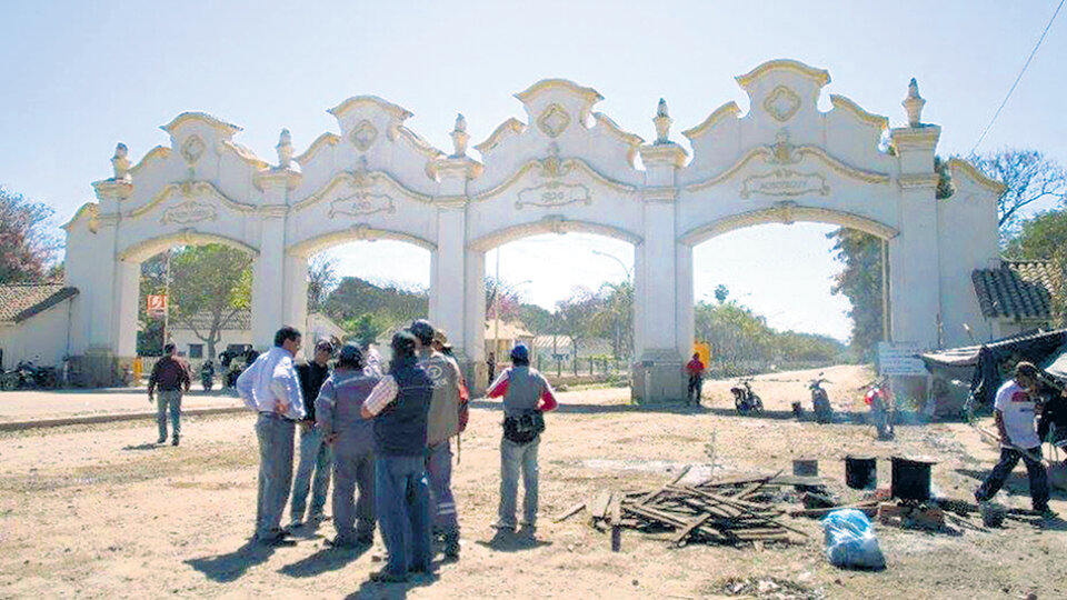 Los trabajadores del Ingenio San Martín, de El Tabacal, realizaron un corte de ruta y fueron reprimidos.