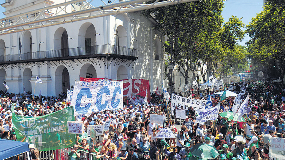 Los manifestantes exigieron paritarias libres y la derogación de la reforma previsional.