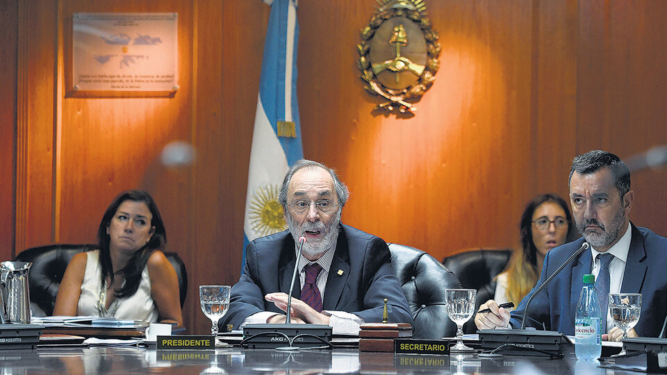 Tonelli y el consejero Mahiques presentaron el dictamen que desiste de sancionar al juez por haber rechazado la denuncia de Nisman.