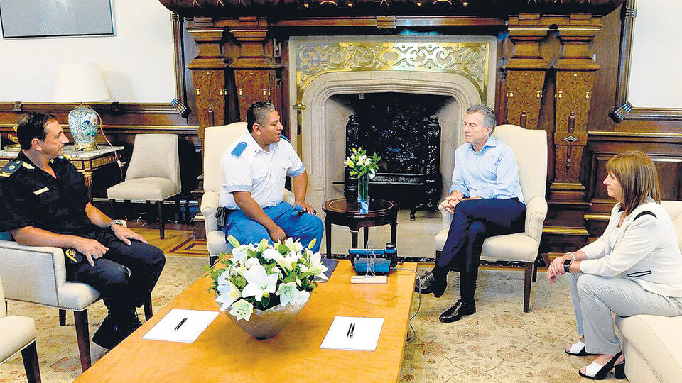 Macri, con Bullrich, recibió al policía Luis Chocobar (centro) en la Casa Rosada.