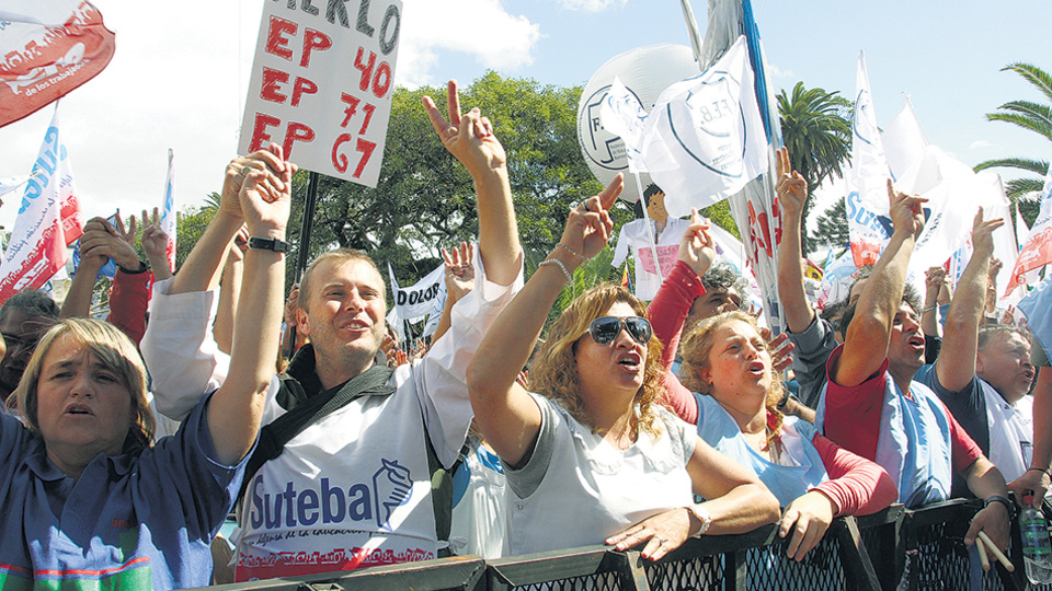 Los docentes afectados “están siendo condenados a la pobreza”, advirtieron los dirigentes de Suteba.