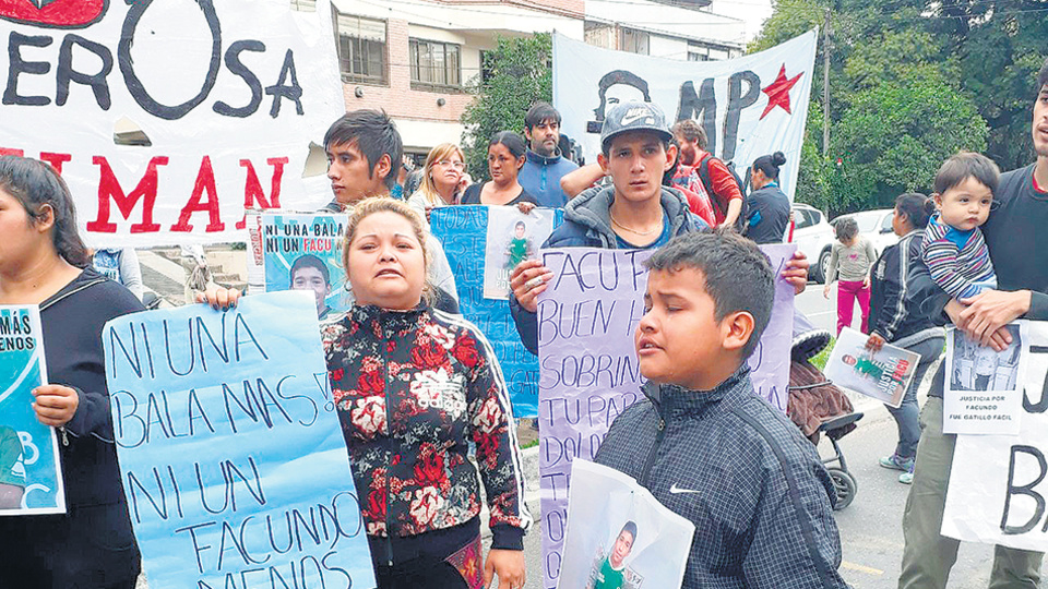 Ayer en Tucumán se manifestaron en reclamo de justicia y contra la violencia policial.